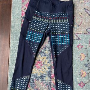 Athleta Crop Sz M stash pockets & mesh back